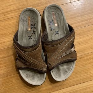 MERRELL J21756 Terran Dark Earth Slide Sandals Womens Size 7, EU 38